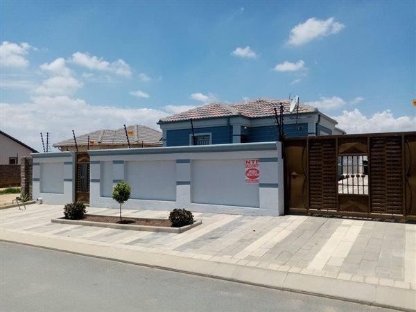 3 Bedroom Property for Sale in Bergsig Western Cape